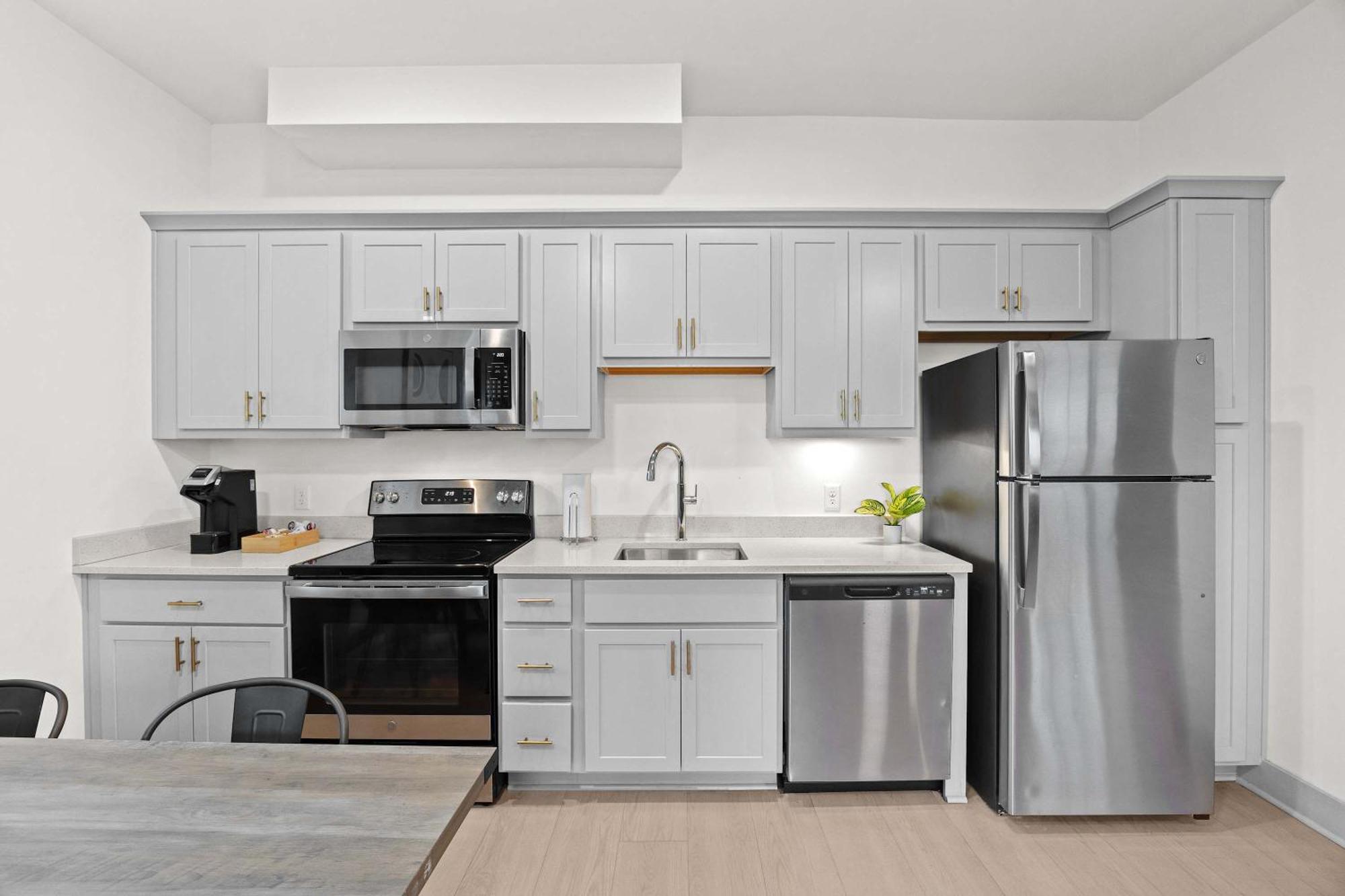 Modern Space In The Vibrant #110 Apartment