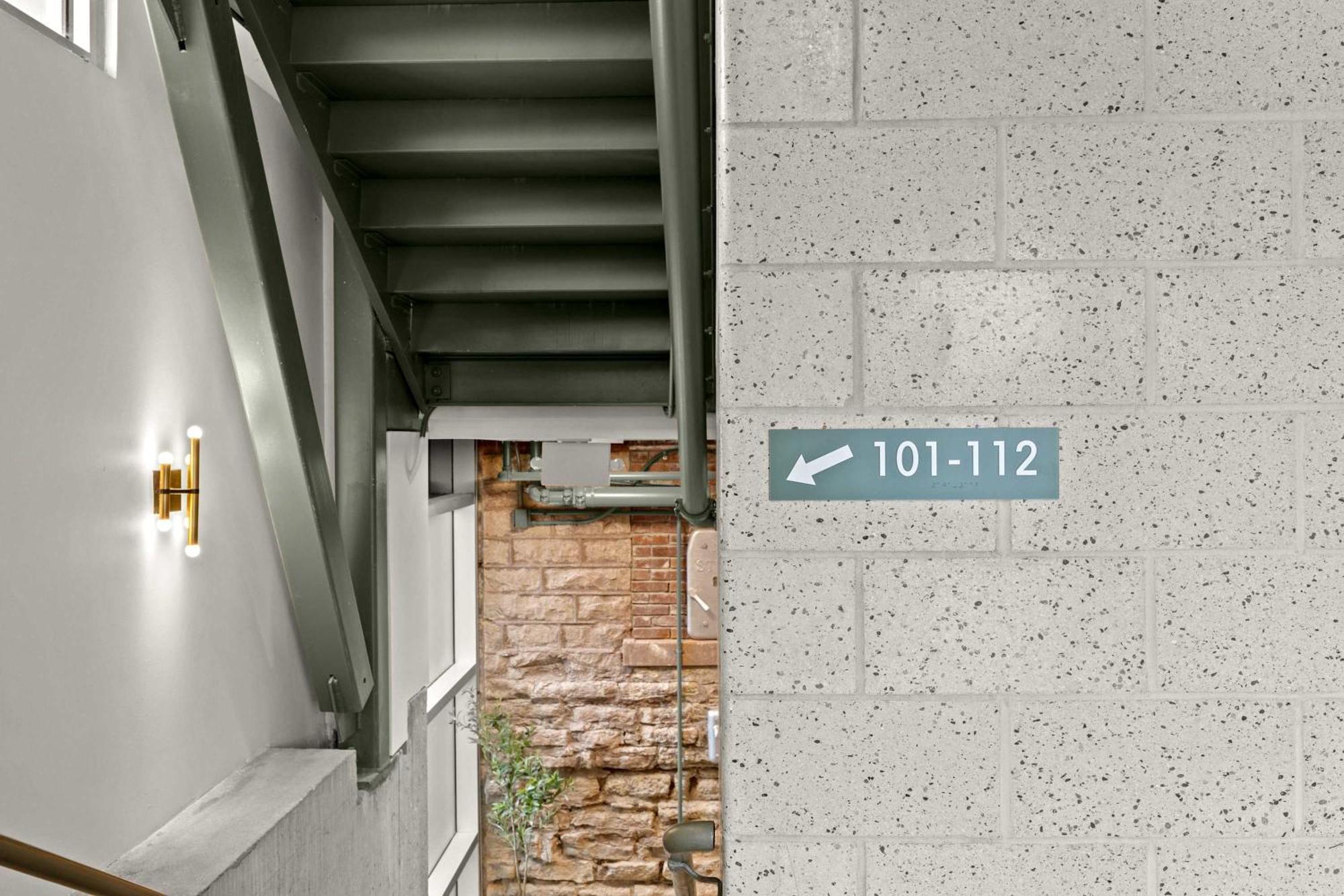 Apartment Modern Space In The Vibrant #110 *