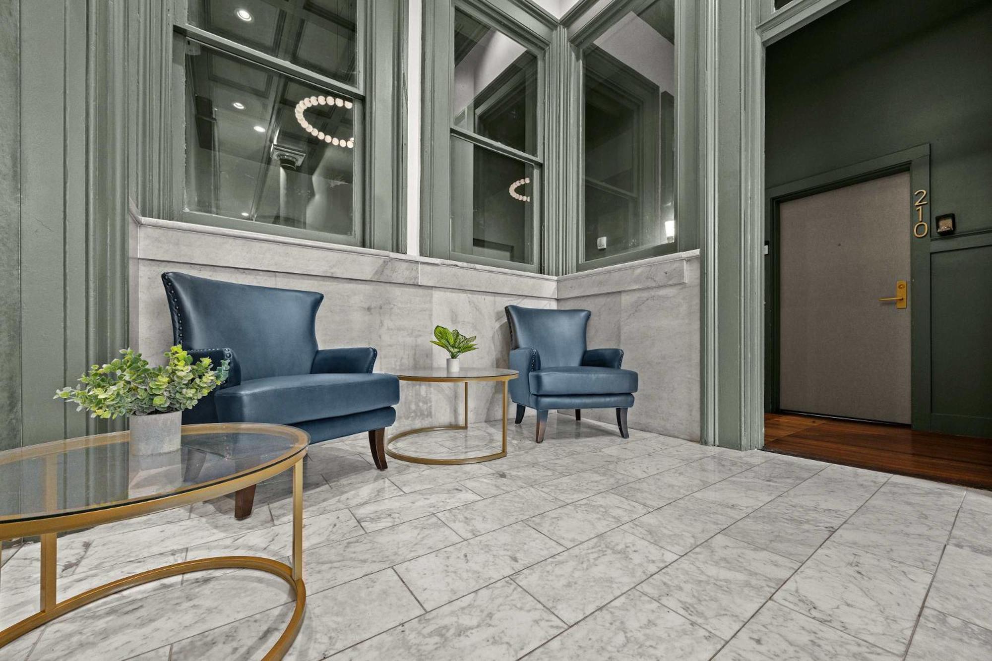 Apartment Modern Space In The Vibrant #110 Louisville