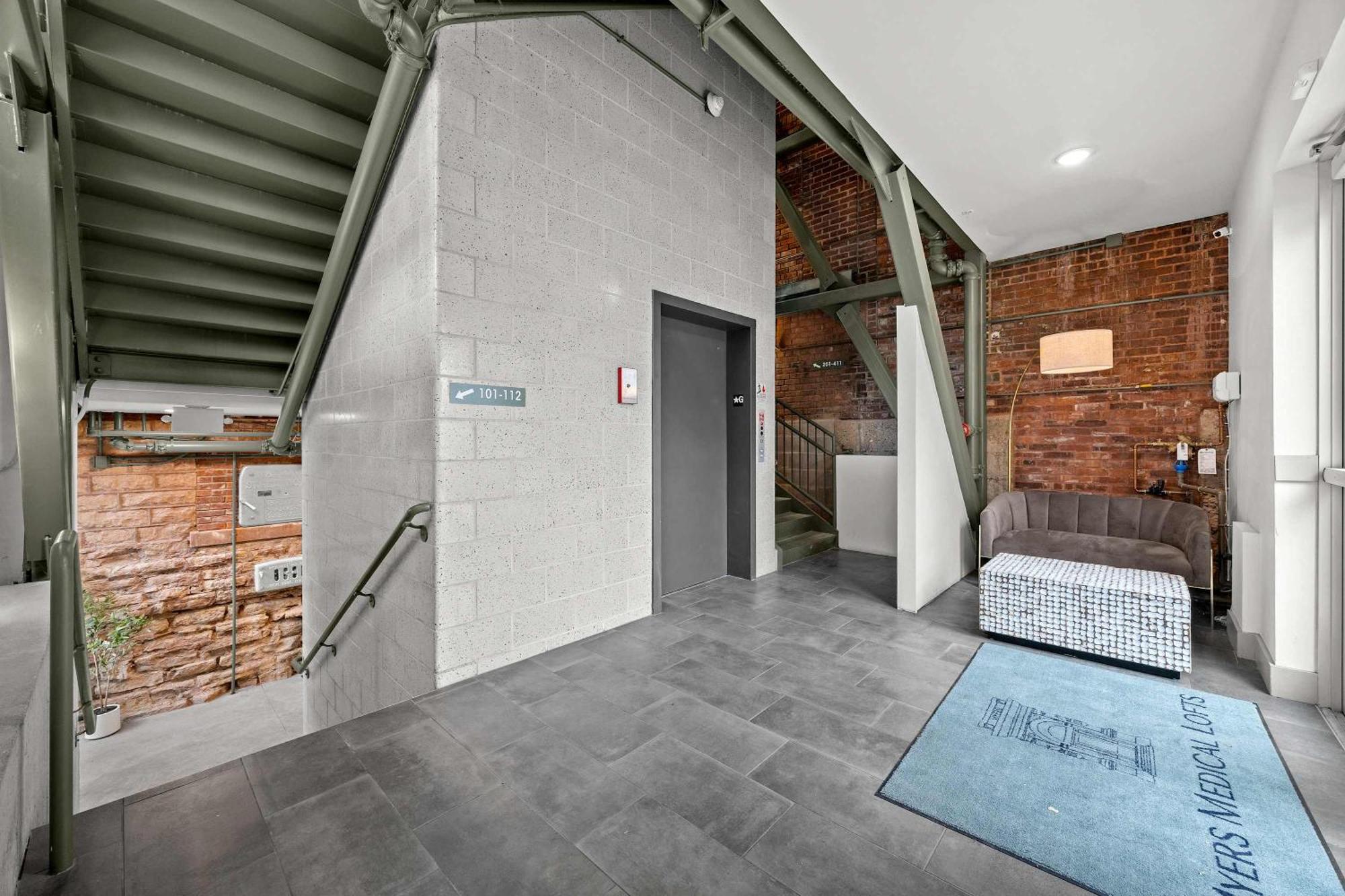 Modern Space In The Vibrant #110 Apartment