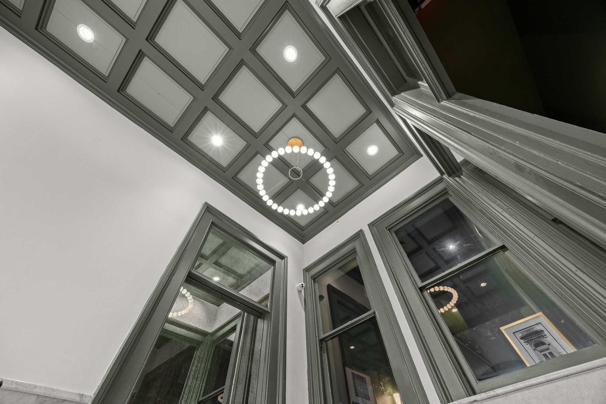 Apartment Modern Space In The Vibrant #110 *